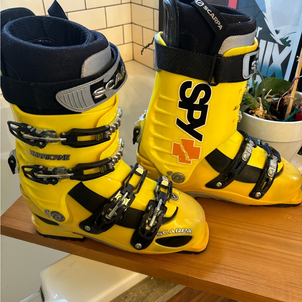 Scarpa Hurricane alpine ski boots 29/29.5